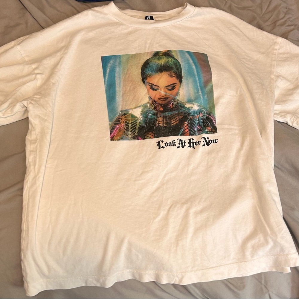 H&M White Tee with Vibrant Graphic